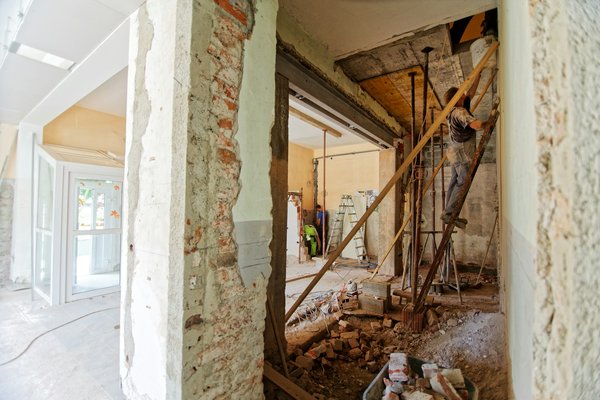 Demolizione edifici a Lecco, Como e Monza Brianza